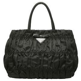 Borsa a raggruppo Prada con placca logo Triangle