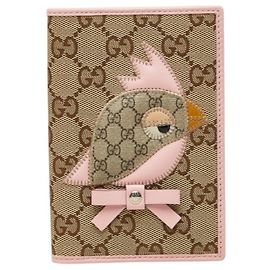 Gucci Papagallo Passhülle aus GG Canvas