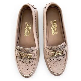 Salvatore Ferragamo Mocassini in pelle traforata beige
