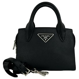 Borsa Prada Christen in pelle Saffiano con logo triangolare in metallo