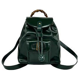 Mini mochila GUCCI de piel charol verde con bambú
