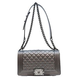 Borsa Chanel Boy in pelle caviar nera