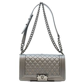 CHANEL A67086 Borsa a tracolla Boy Chanel 25 Medium in pelle caviar nera