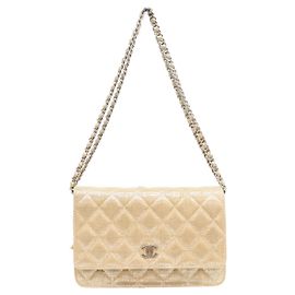 Chanel Schultertasche Portemonnaie aus goldfarbenem Leder
