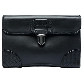 Clutch Bottega Veneta in Nappa con Bordo Intrecciato e Chiusura Slide Lock, Nero