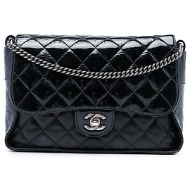 Borsa a tracolla Chanel CC in pelle d'agnello matelassé e vernice nera con catena Bijoux