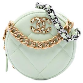 Clutch rotonda Chanel 19 in pelle d'agnello verde con catena