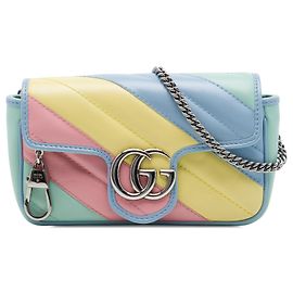 Borsa a tracolla Mini GG Marmont Matelassé in pelle di vitello diagonale verde Gucci