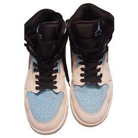 Nike Air Jordan 1 Mid SE Ice Blue