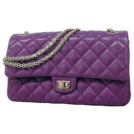 Borsa a tracolla Chanel in pelle d'agnello viola