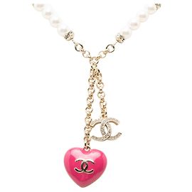 Collar Chanel Gold CC Bañado en Oro Strass Perlas Artificiales y Esmalte con Colgante de Corazón