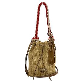 Mini borsa secchiello Prada in crochet effetto rafia beige