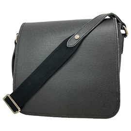 Bolso de hombro Louis Vuitton Taiga Andrei