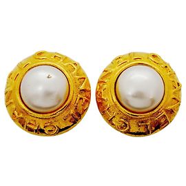 Pendientes de clip Chanel chapados en oro