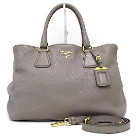 Prada Sac Tote et Sac à Épaule Gray Vitello Daino Gold Logo