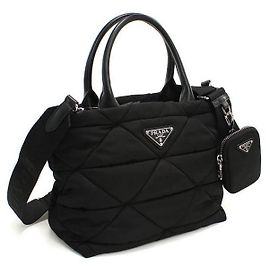 Prada Mala Tote Pequena em Nylon Acolchoado
