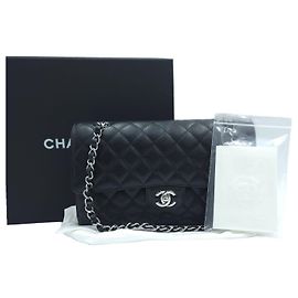 Chanel Medium Classic Double Flap Schultertasche aus Kaviarleder mit silberner Hardware