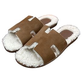 Hermès Chinelo Sandália de Pele de Carneiro Izmir Brown