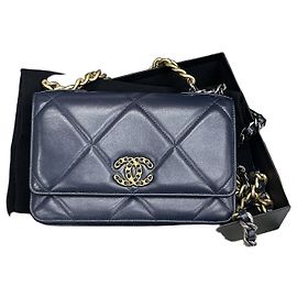 Chanel Bolso Mini WOC con cadena en piel de cordero Navy Gold