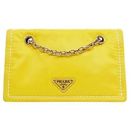 Prada Borsa a tracolla con catena in nylon giallo