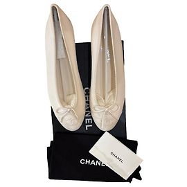 Ballerine Chanel da donna CC con punta rinforzata e fiocco in pelle matelassé