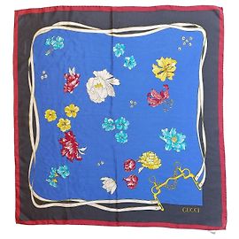 Foulard in seta Gucci motivo floreale e horsebit