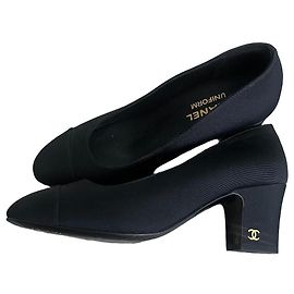 Décolleté Chanel Uniform in tessuto nero