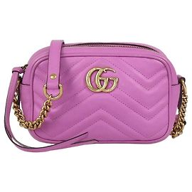 Mini borsa a tracolla Gucci GG Marmont in pelle matelassé rosa