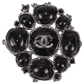 Spilla Chanel in Gripoix metallico nero e cristalli