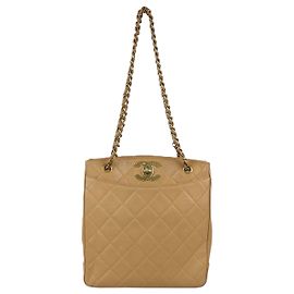 Bolsa Tote Chanel Bege em couro caviar matelassê com corrente Vintage CC e fecho giratório