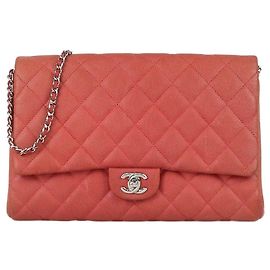 Chanel Classic Flap Clutch On Chain aus rotem gestepptem Kaviar-Leder