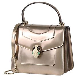 Bulgari Bolso de mano pequeño Bvlgari Serpenti Forever en piel de charol metalizado