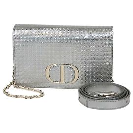 Christian Dior 30 Montaigne 2-in-1 Pouch aus Micro Cannage Lackleder in Metallic Grey