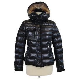 Chaqueta Moncler de nailon negro acolchada con capucha con ribete de piel