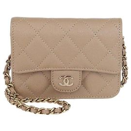 Chanel Kartenetui mit Kette aus beige gestepptem Kaviar-Leder