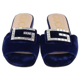 Sandali slide Madelyn in velluto blu con gioielli Gucci