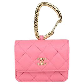 Chanel Kartenetui aus rosa gestepptem Leder mit CC-Haken