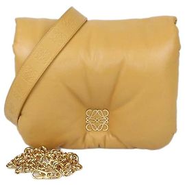 Bolsa de Ombro Goya Puffer em Couro Tan Loewe