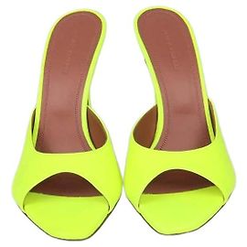 Sandali slide Lupita in pelle verde neon Amina Muaddi