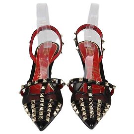 Décolleté Slingback Alcove Rockstud in mesh nero e pelle verniciata Valentino