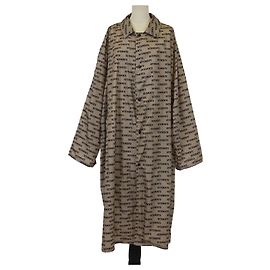 Vêtements Vetements Chubasquero de manga larga en nailon beige con estampado de logotipo