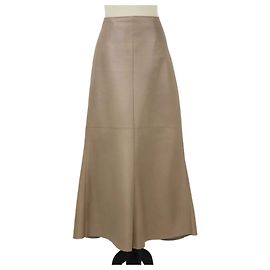 Falda maxi Prada de piel de cordero beige con detalle de logotipo