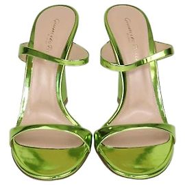 Gianvito Rossi Aura Mules aus Metal Kiwi Leder