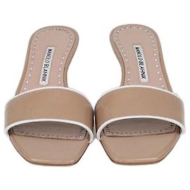 Sandali Helamu in pelle verniciata Beige/White Manolo Blahnik