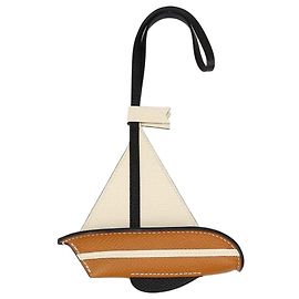 Hermès Charm a forma di barca in pelle Epsom Hermes Nata, Gold, Black