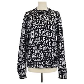 Balenciaga Strickpullover aus Wollmischung in Schwarz und Weiß mit Allover-Logo