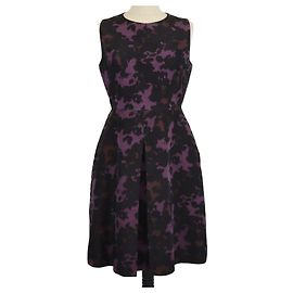 Burberry Ärmelloses Mini-Kleid aus Seide in Schwarz und Lila
