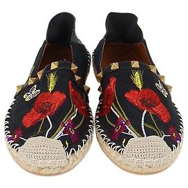 Alpargatas planas Valentino de lona negra y cuero con bordados florales Rockstud