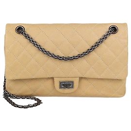 Borsa a patta Chanel 226 Reissue 2.55 in pelle caviar matelassé beige