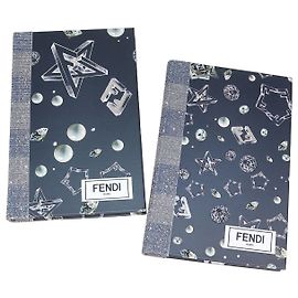 Cuadernos geométricos Fendi azul medianoche y plata